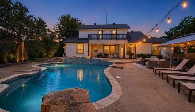 Pool, 2 Game Rooms, Hot tub, Pickleball, 19 Beds
