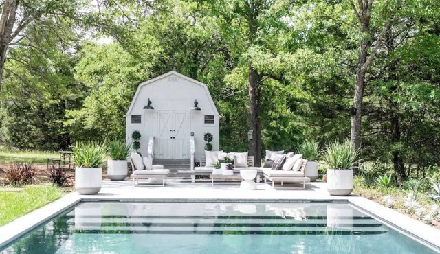 Pool + 2 homes + Sleeps 10 | 6 Min. to Round Top