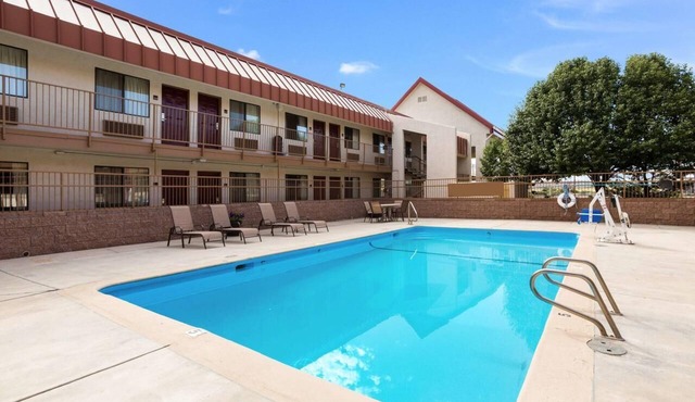 Pool & Gym Onsite with Breakfast | 7 mi to Gallup Museums & Arts