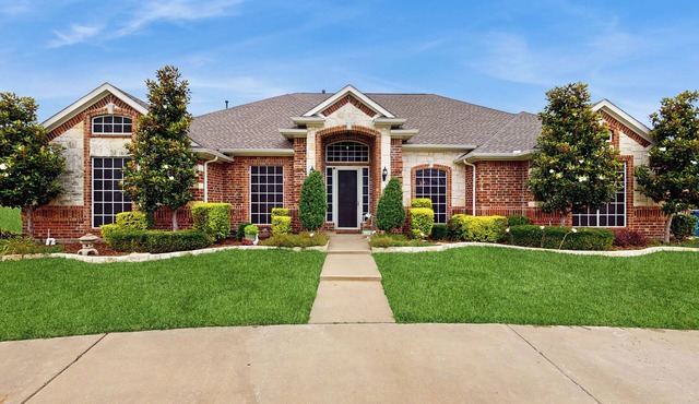 Pool & Outdoor Bar! Spacious Getaway in Sachse