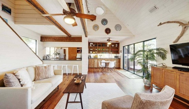 Pool, Serene Views, Airy Hillside Home - Skyfall