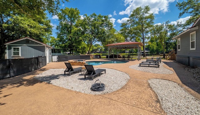 Pool, Spa, Bar + Game Room - Huntsville Lake House