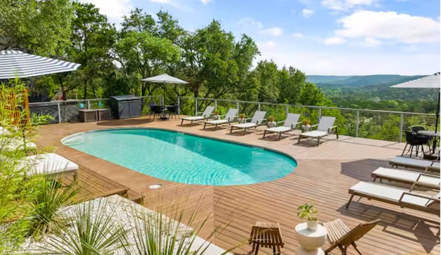 Poolside King Room - Hilltop Boutique Hotel
