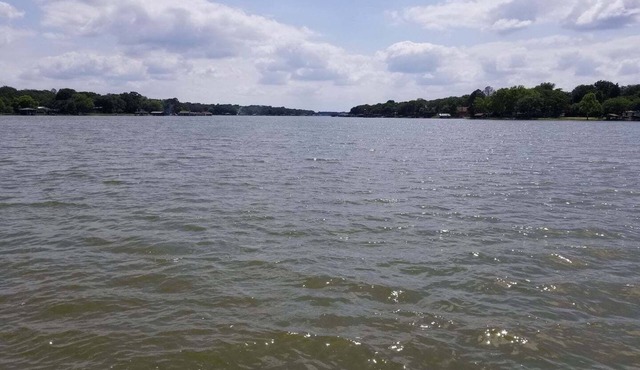 Pop's Lakefront Retreat. Remodeled clean and comfortable.