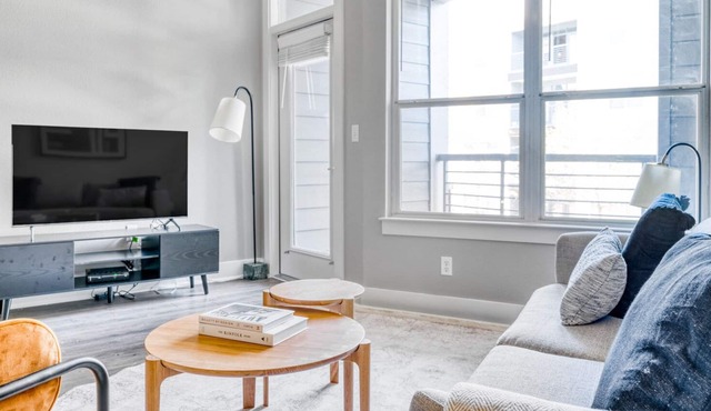 Premium Riverside 1BR w/ Gym & W/D, nr Lady Bird Lake, by Blueground