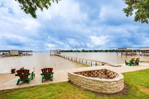 Private Dock & Deck: Eagle Mountain Lake Retreat!
