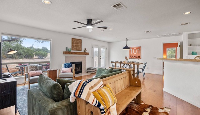 🌿 Private Hill Country Retreat with Fenced Yard + Fire Pit | Pet Friendly | Heritage House 🌄