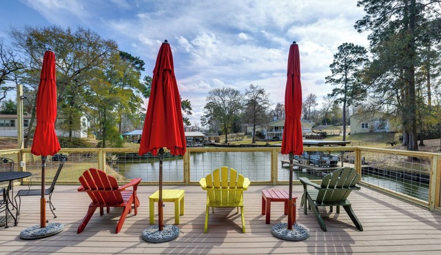 Private Hot Tub & Dock! Lakefront Log Cabin Oasis