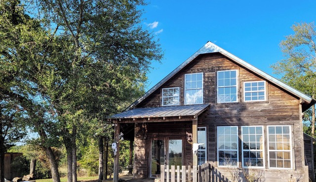 Private Hot Tub & Views! Cozy Cabin on Aim Ranch
