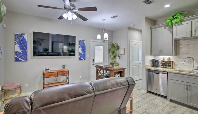 Private Patio: Edinburg Couple's Retreat!