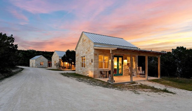 Private Romantic Cottage for an Unforgettable Couples Retreat to Texas Hill Country near Dripping Springs, Texas