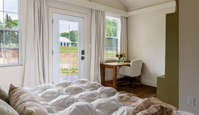 Private & Tranquil Countryside Haven: Lake View, Ofuro Tub, King Bed, Workspace!
