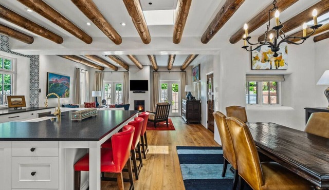 Prosperidad- Elegance and Comfort on Palace Ave.