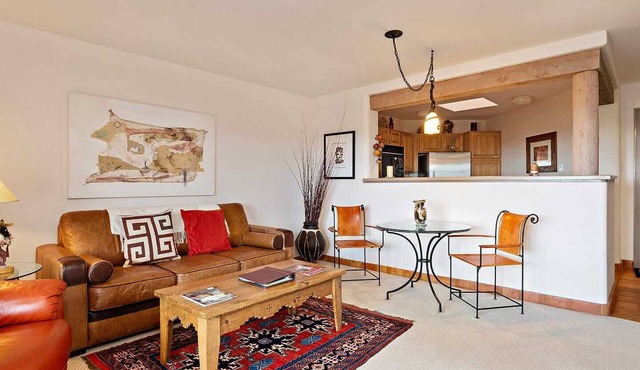 Quail Run 312 | Mountain Views | Penthouse | Private Balcony | Golf Course | Pool & Hot Tub