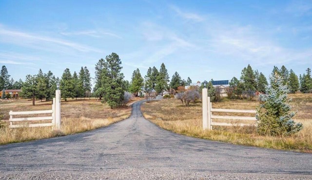 Quaint 2-bedroom cottage in tranquil Durango perfect for relaxing
