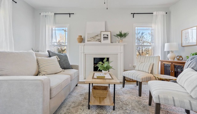 Quaint and Cozy Historic Home in Downtown Weatherford