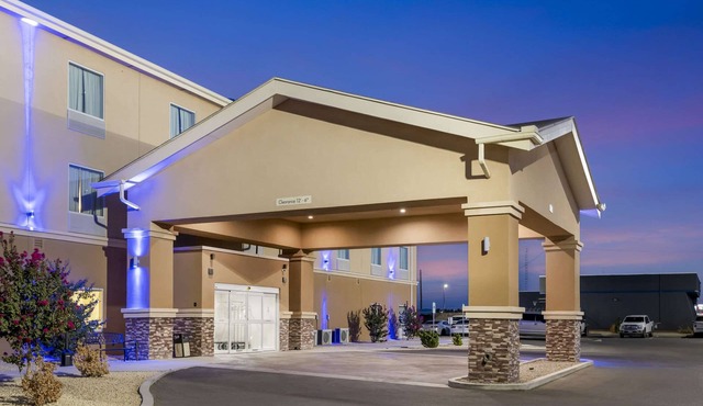 Quality Inn & Suites Carlsbad Caverns Area