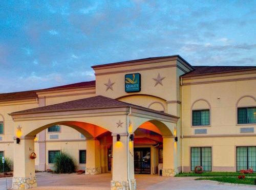 Quality Inn & Suites Glen Rose