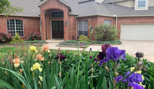Quiet 1 Acre Lake House Nestled in the Woods 4B/4B