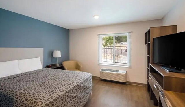 Quiet & Clean Two Room w/Kitchen – Few Mi to Texas Memorial Stadium in Austin in Austin