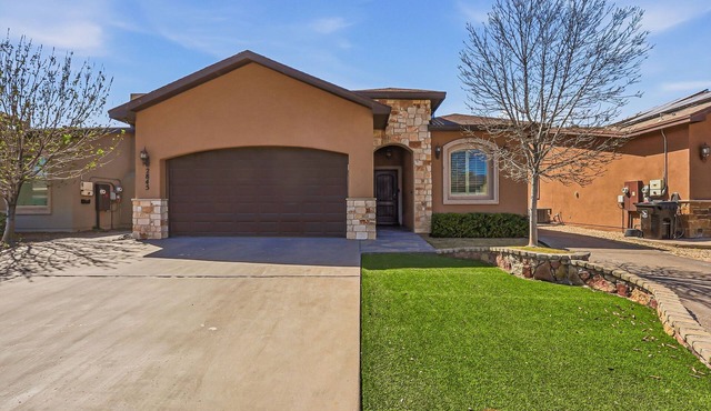 Racetrack 3-bedroom house in adorable Sunland Park Near El Paso Small dogs OK