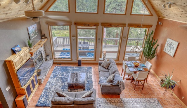 Rafting Tickets! Hot Tub /3 Story Home on Acres w/ Deck /BBQ and Outdoor Seating /Updated Decor