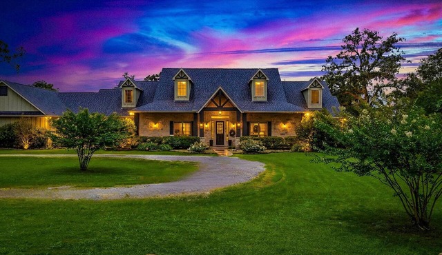 Ranch Retreat with Private Pool, less than an hour to Bryan/College Station, TX