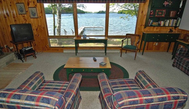 Ranch-Style Seidls Home Feet away to Lakeshore by RedAwning in Cable