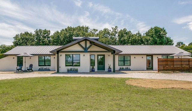 Recently Remodeled Home near Lake Lewisville & The Olana