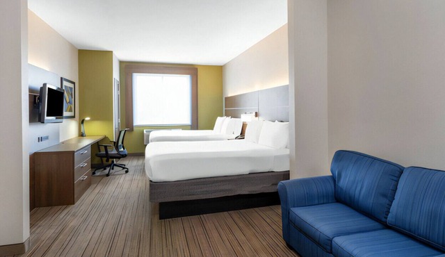 Recharge in our Spacious Room! Onsite Pool, Gym in Dallas