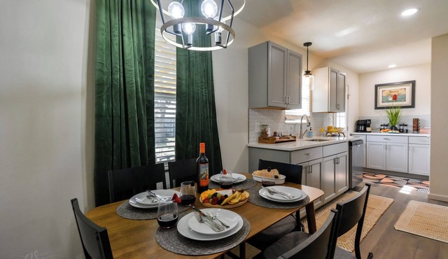 Red Bud Run - Stylish Abilene Retreat