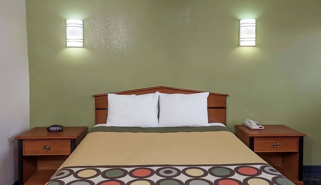 Relax and Recharge in Knights Inn Franklin Ave Waco! Pet-friendly, Free Parking