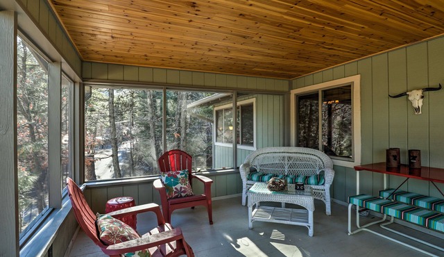 Relax with peaceful river views and wildlife sightings. A perfect retreat.