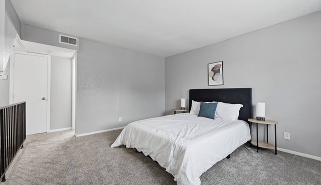 Relaxing 1BR townhome with modern touches