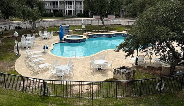 Relaxing 2-Bedroom Condo with AC, WiFi in Scenic Canyon Lake.