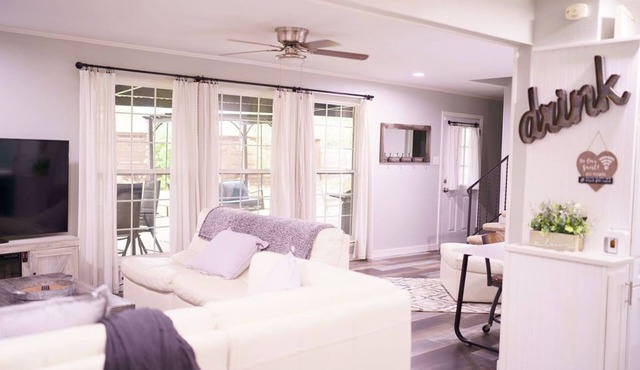 Relaxing Backyard - Beautiful 3 BR, Expansive Patio, Grill