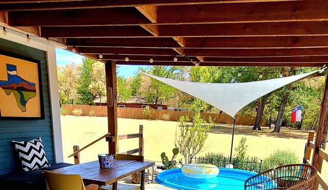 Remodeled Modern Farmhouse on acreage near ALL area attractions🌳