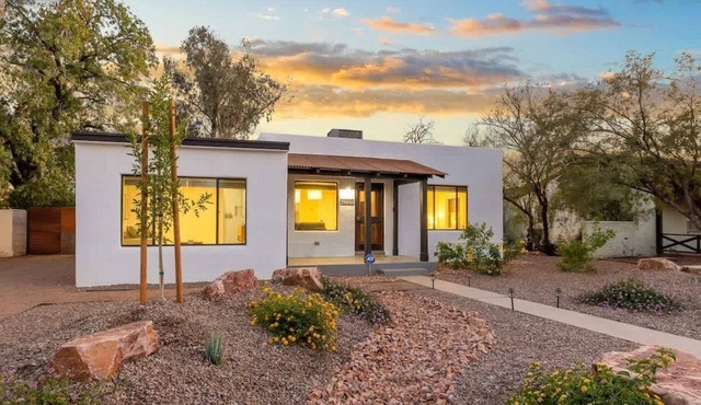 Renovated Adobe w/Hot Tub-Close to U of A