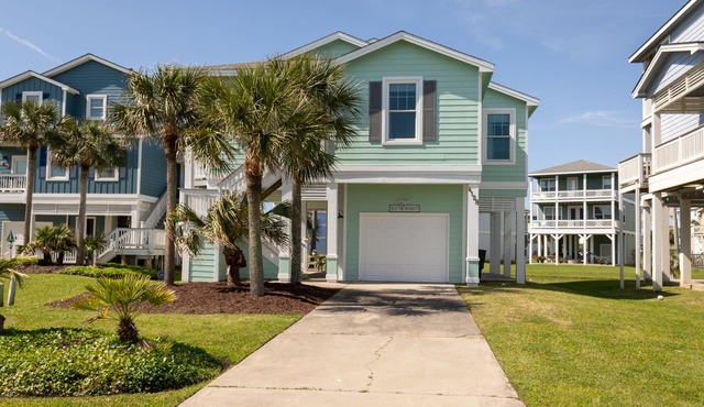 Restaurant open,heated pool, Pet friendly fee,Steps to beach,Point west. 5 stars in Galveston