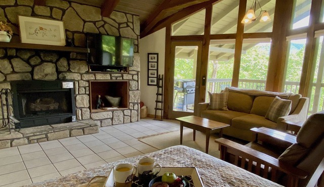 Riverview 1 Bedroom Cabin by RedAwning in Townsend