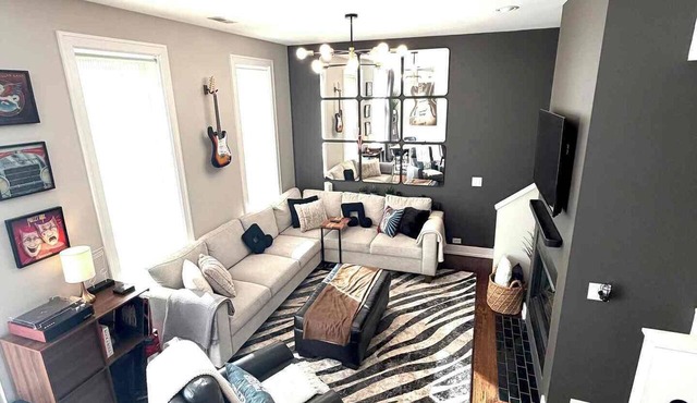 Rock N Roll Condo Old Market w Rooftop Patio! in Omaha