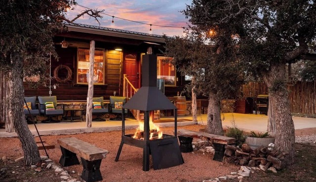 Rockin' R - Mason Jar Cabin