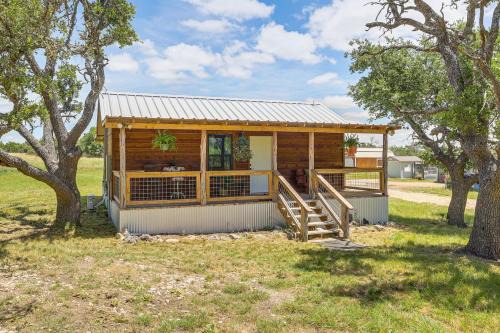 Romantic Wine Country Cabin Near Fredericksburg