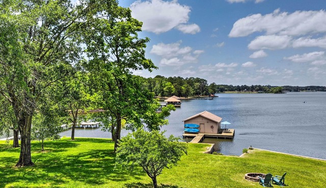 Roomy Texas Lake Retreat w/Private Boat Ramp