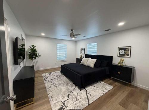 Royal Flush Villa - King Bed near WinStar