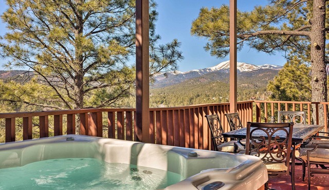 Ruidoso Condo w/2 Private Decks & Hot Tub!