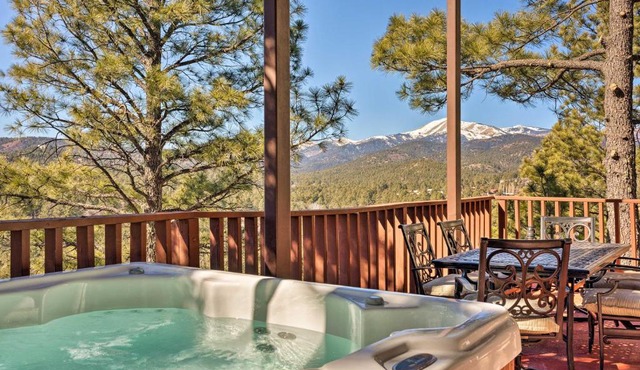 Ruidoso Condo w/2 Private Decks & Hot Tub!