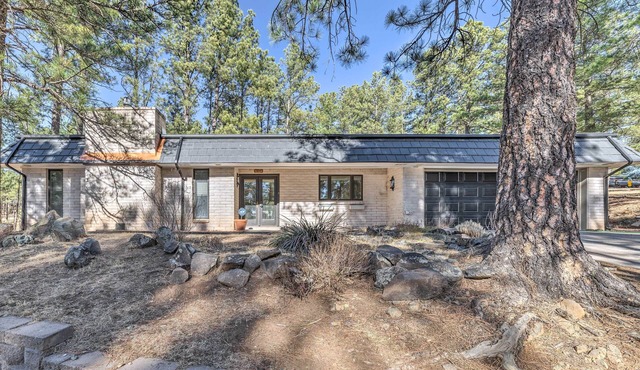 Ruidoso Getaway w/Deck - 16 Mi to Ski Apache