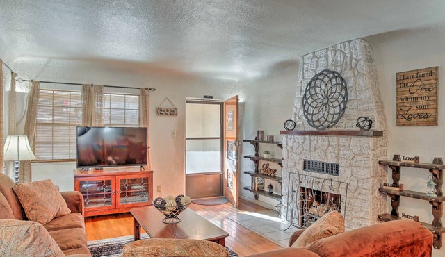 Ruidoso 'Lil Mountain Getaway' w/Golf Course View
