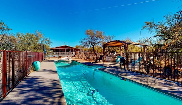 Rural hideaway with private pool, grill, AC, & soaking tub - horses on property